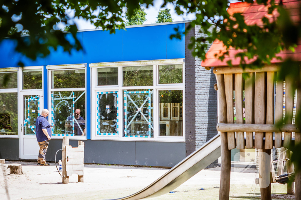 Ramen ingegooid Basisschool De Biezen