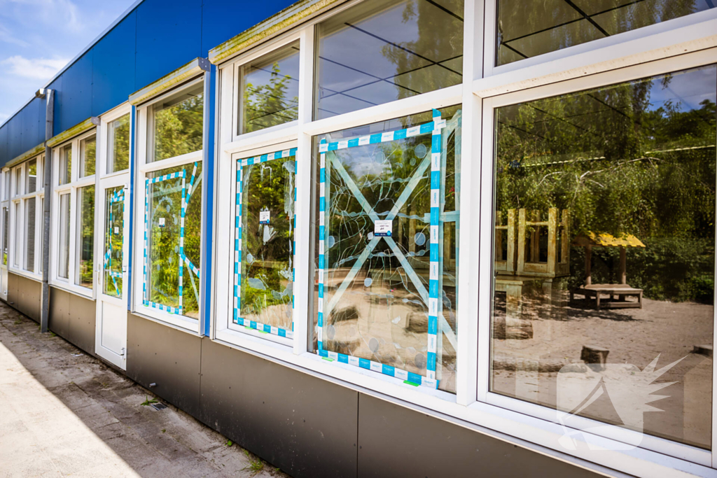 Ramen ingegooid Basisschool De Biezen