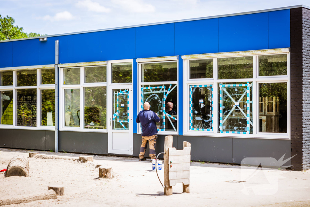 Ramen ingegooid Basisschool De Biezen