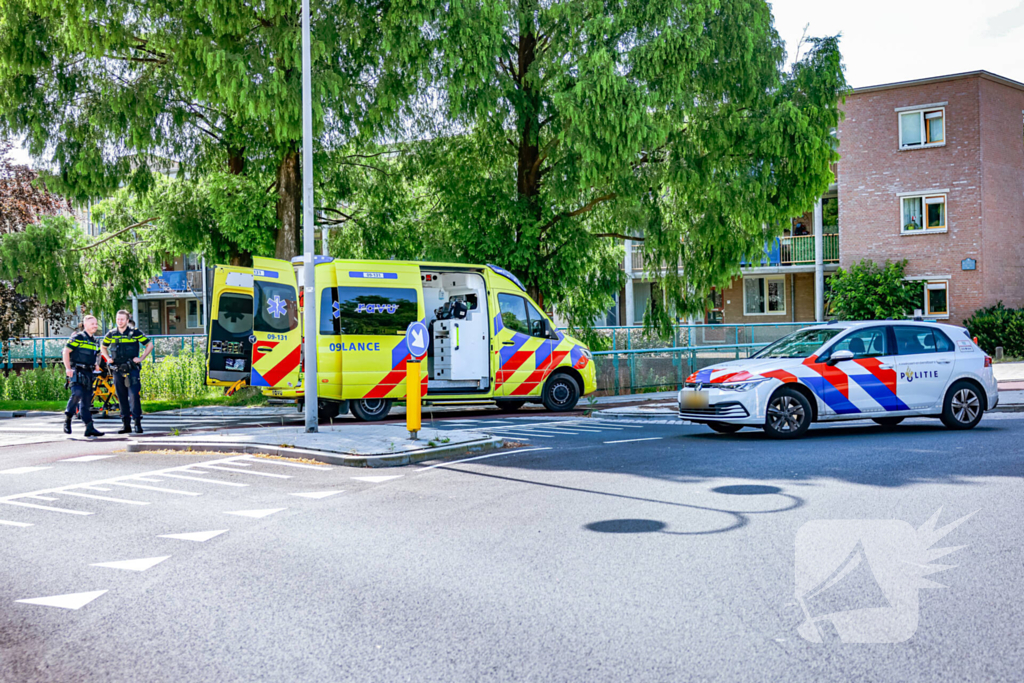 Man raakt gewond op zebrapad
