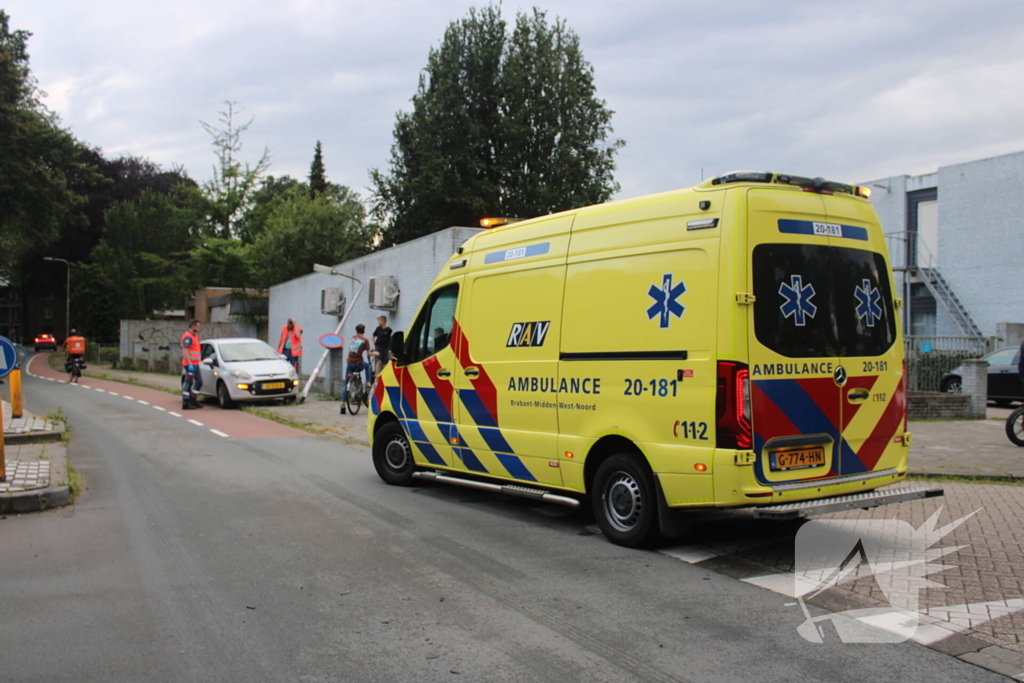 Lantaarnpaal plat gereden na botsing