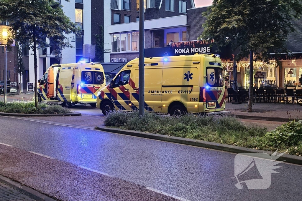 Persoon gewond na val van hoogte