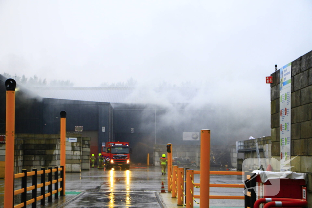 Veel rook- en stankoverlast door brand bij afvalverwerker