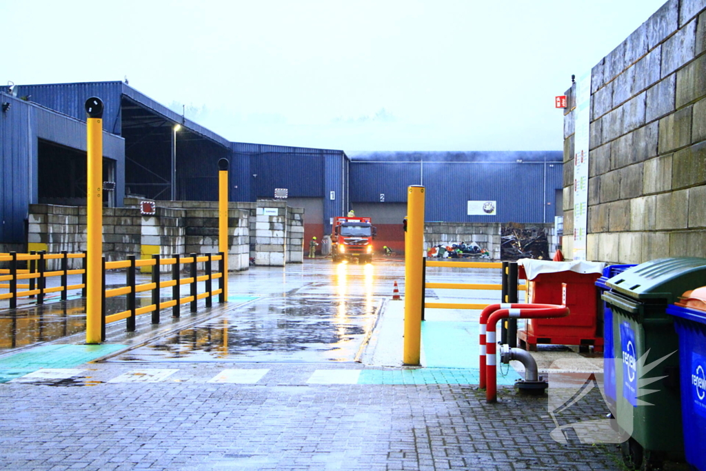 Veel rook- en stankoverlast door brand bij afvalverwerker