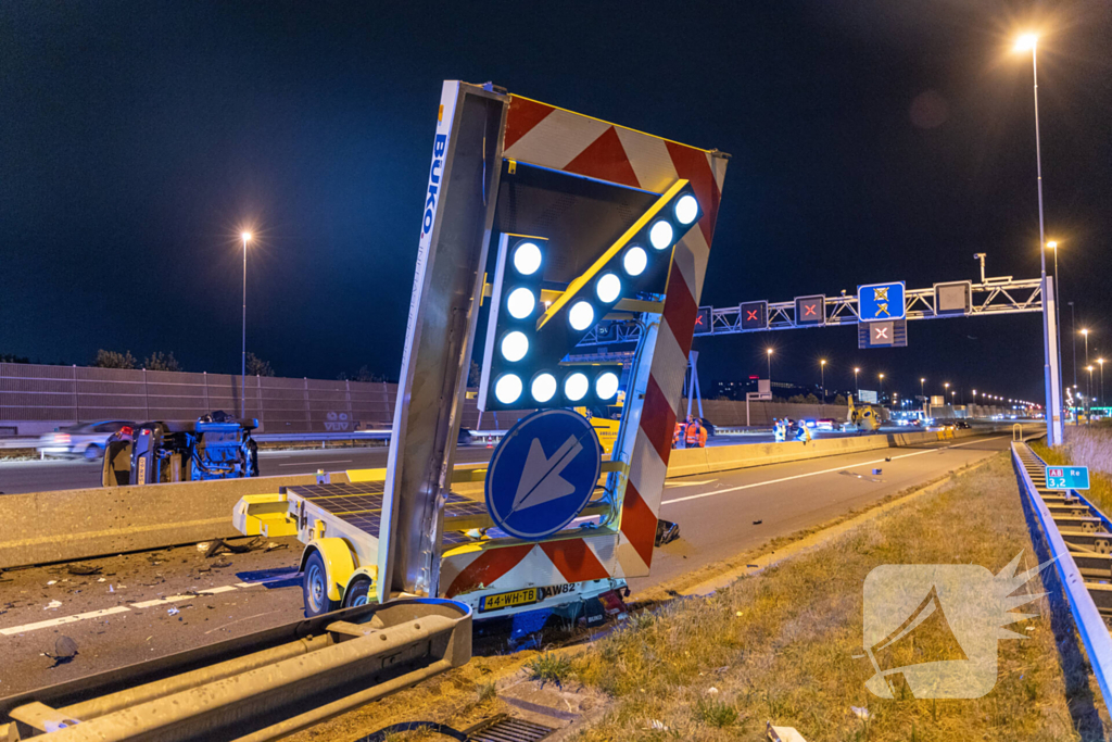 Aanrijding tussen een personenauto en een pijlwagen