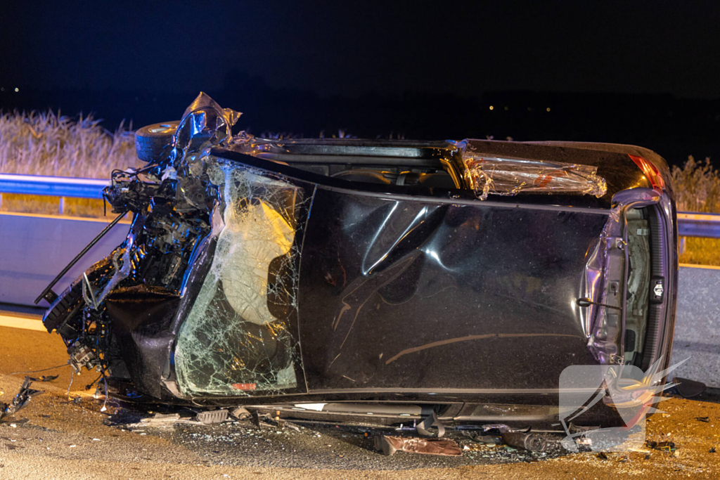 Aanrijding tussen een personenauto en een pijlwagen