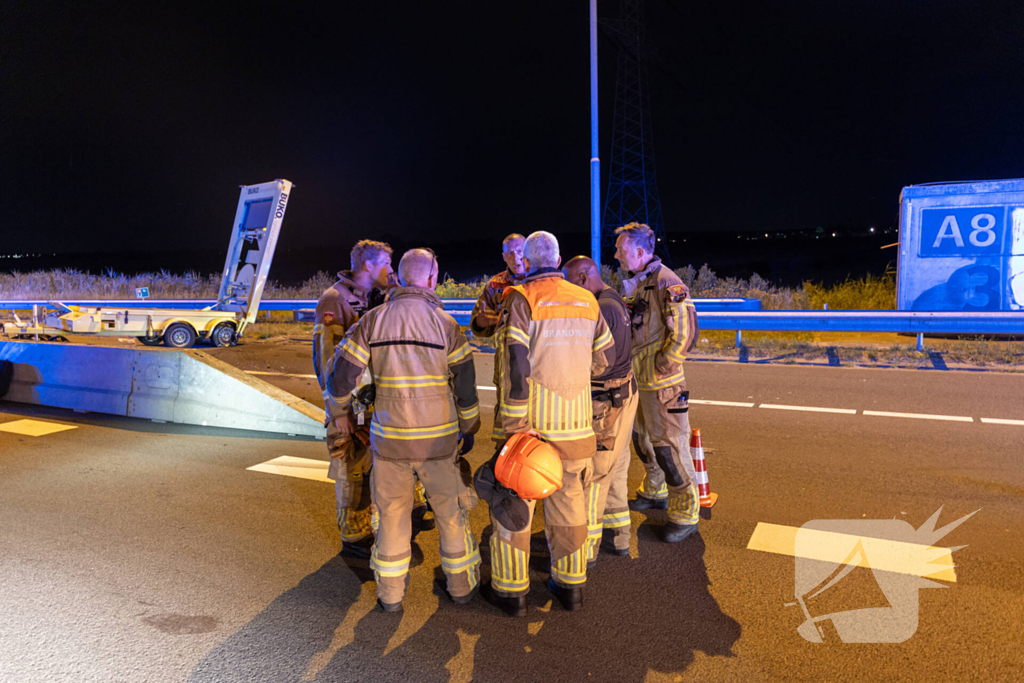 Aanrijding tussen een personenauto en een pijlwagen