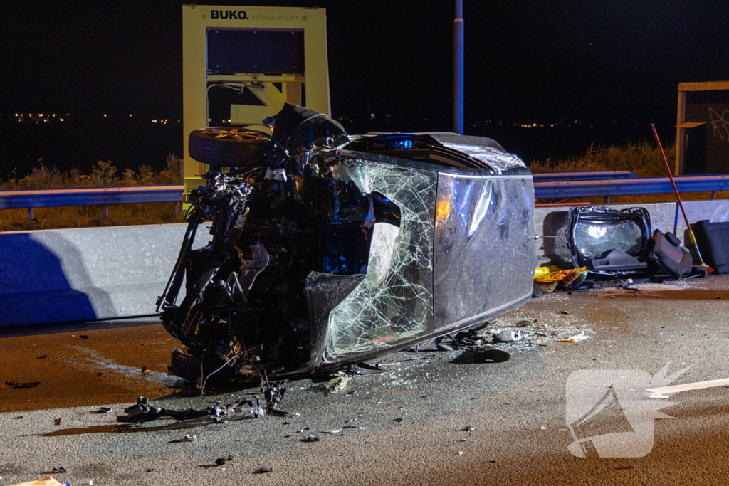 Aanrijding tussen een personenauto en een pijlwagen