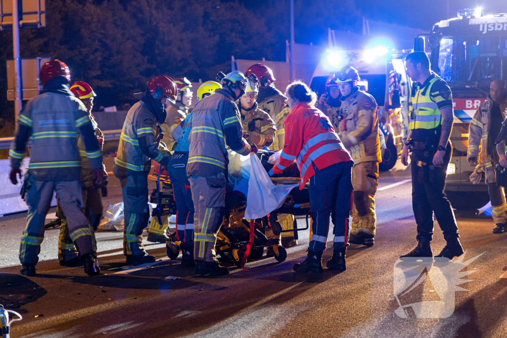 Aanrijding tussen een personenauto en een pijlwagen