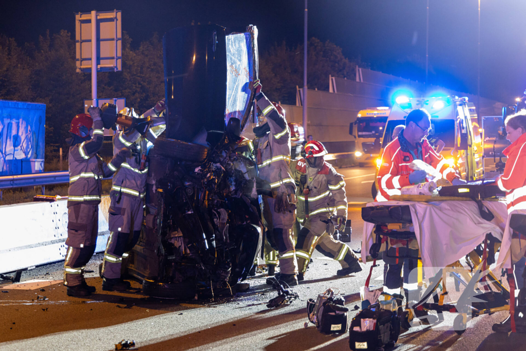 Aanrijding tussen een personenauto en een pijlwagen
