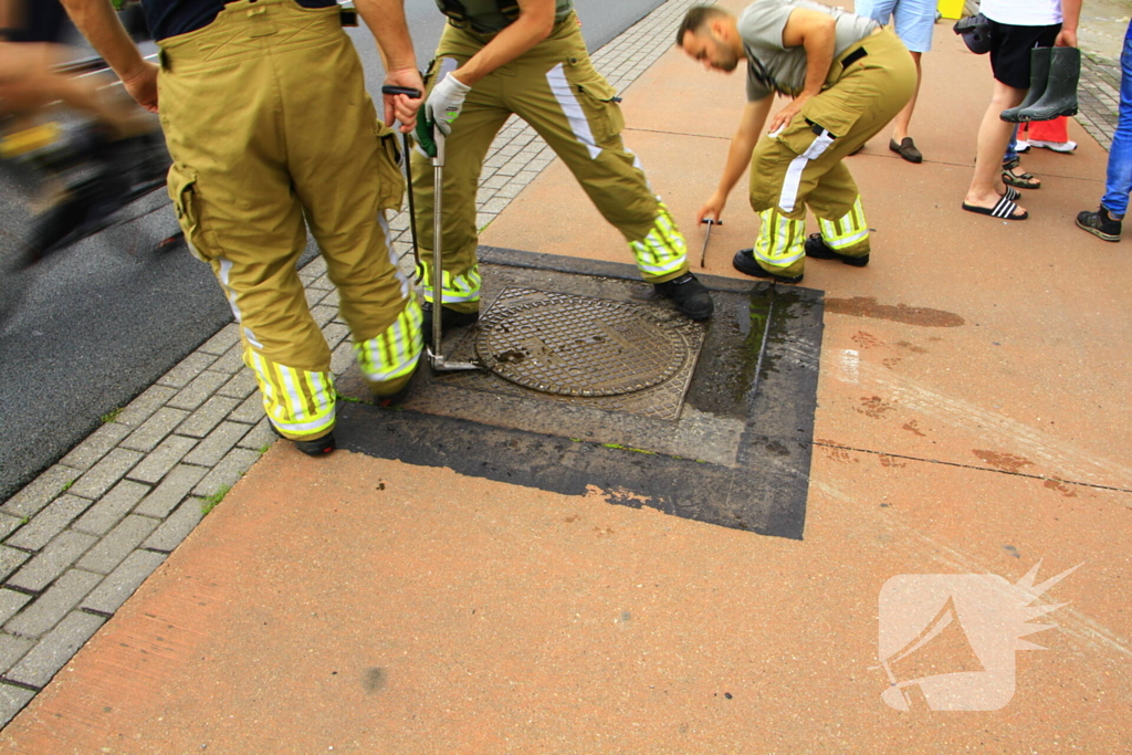 Waterleiding geknapt water loopt woningen binnen