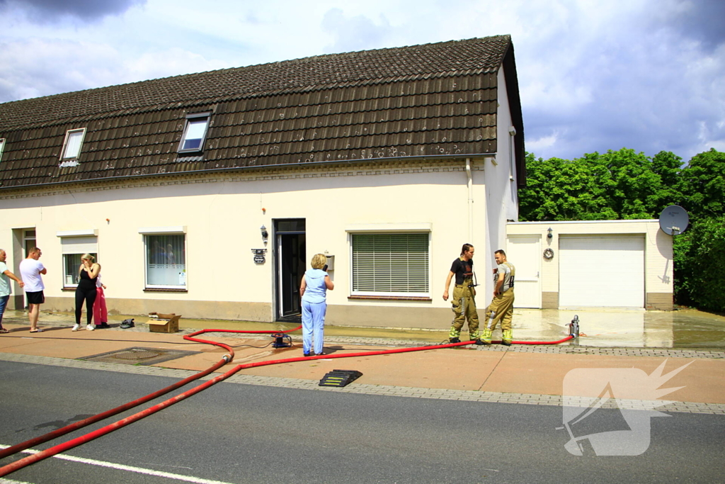 Waterleiding geknapt water loopt woningen binnen