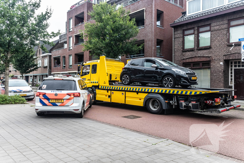 Achtervolging eindigt met beschadigde voertuigen, bestuurder ontkomen