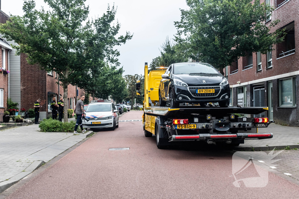 Achtervolging eindigt met beschadigde voertuigen, bestuurder ontkomen
