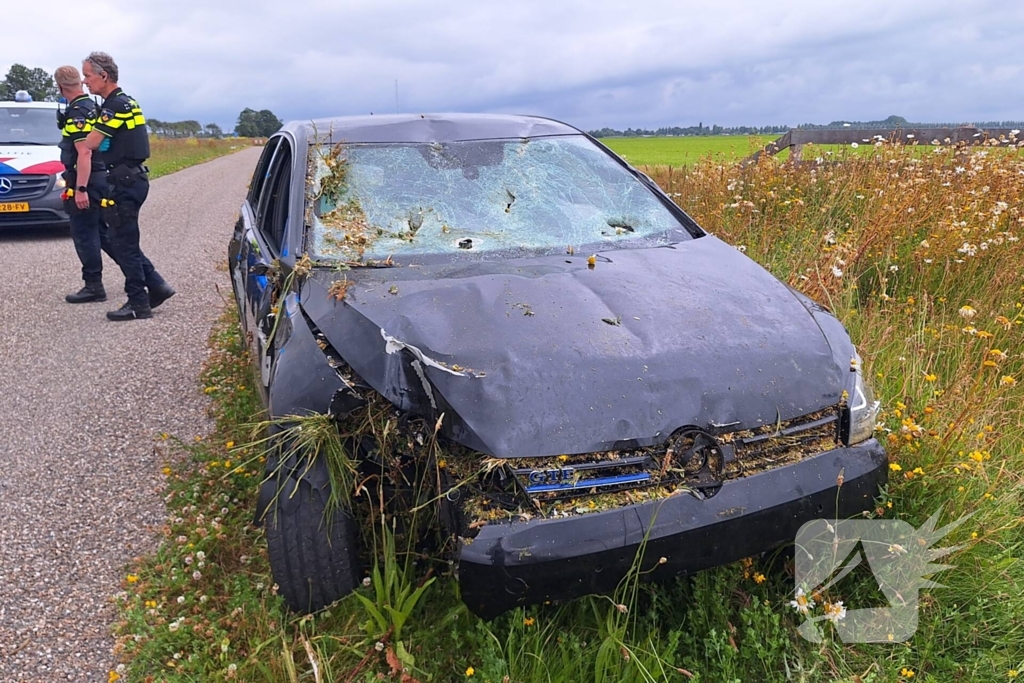 Automobilist onder invloed slaat over de kop, en probeert te vluchten
