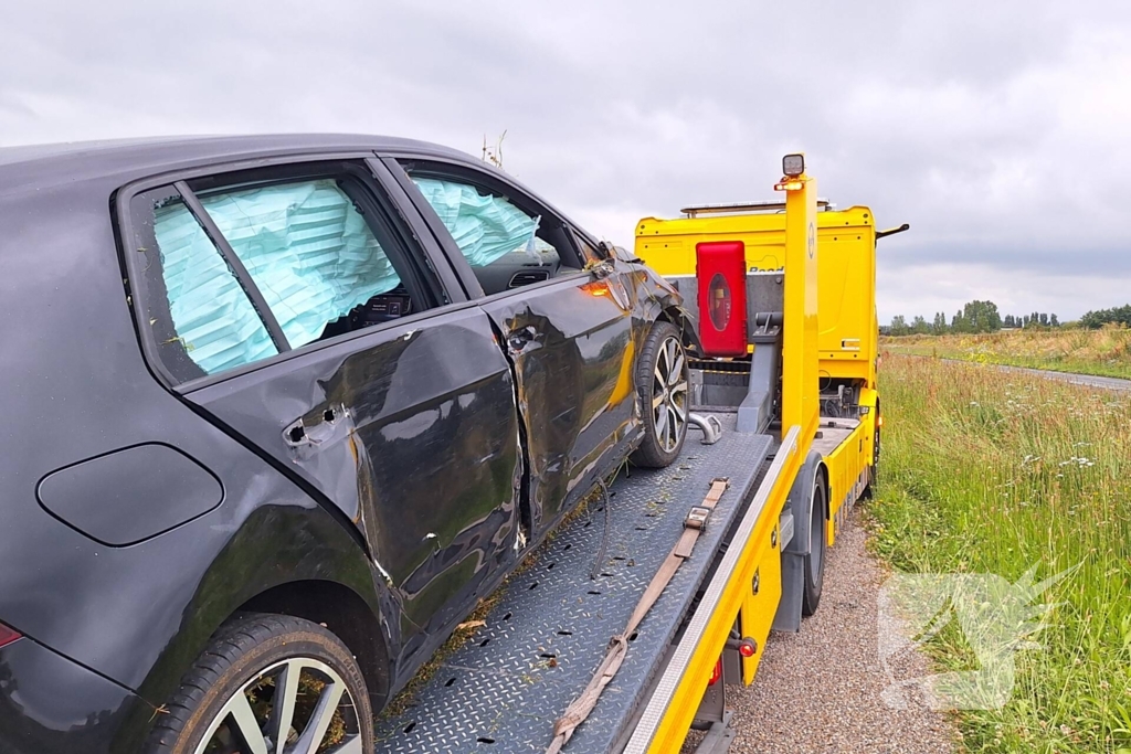 Automobilist onder invloed slaat over de kop, en probeert te vluchten