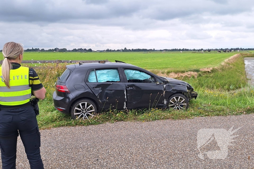 Automobilist onder invloed slaat over de kop, en probeert te vluchten
