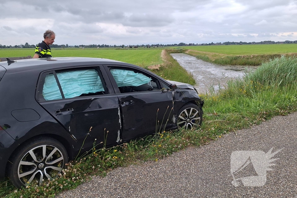 Automobilist onder invloed slaat over de kop, en probeert te vluchten