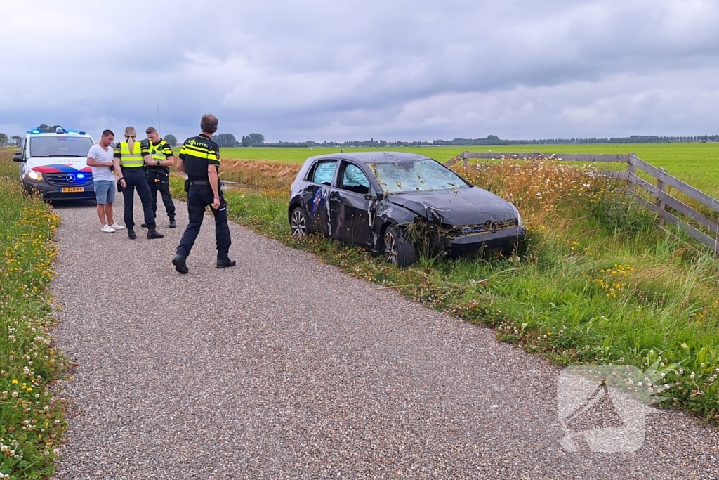 Automobilist onder invloed slaat over de kop, en probeert te vluchten