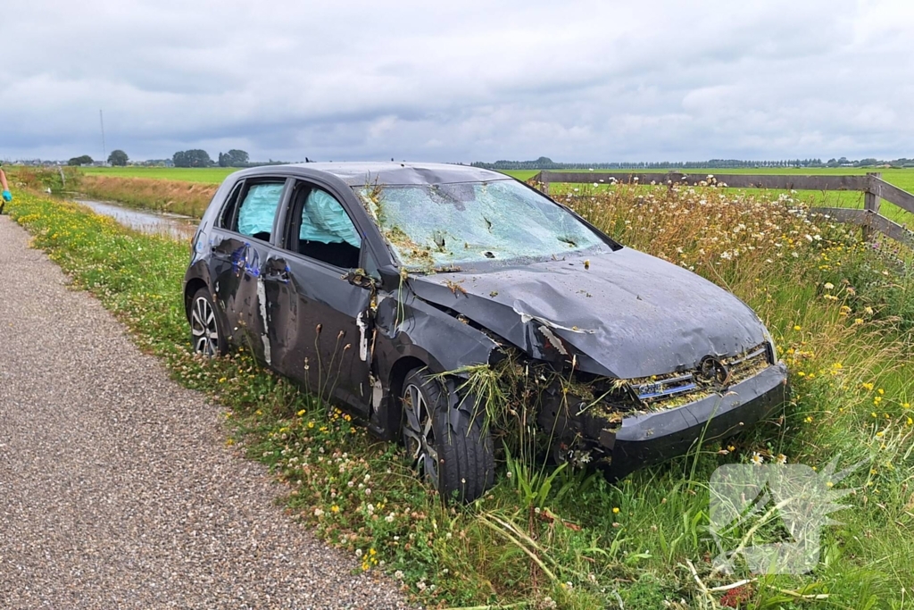 Automobilist onder invloed slaat over de kop, en probeert te vluchten