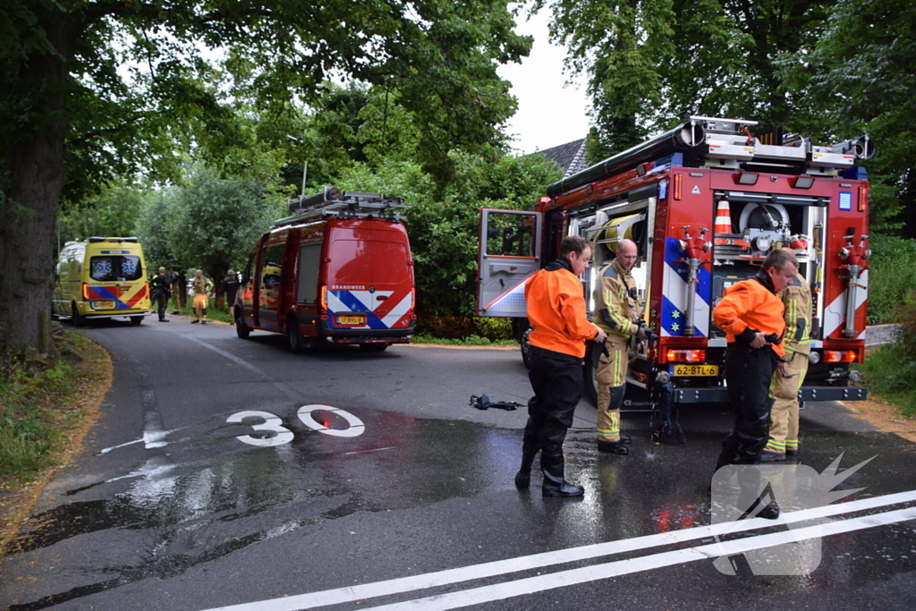 Hulpdiensten groots ingezet voor een voertuig te water