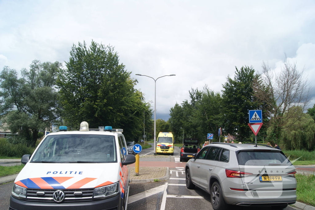Fietser geschept door automobilist op oversteekplaats