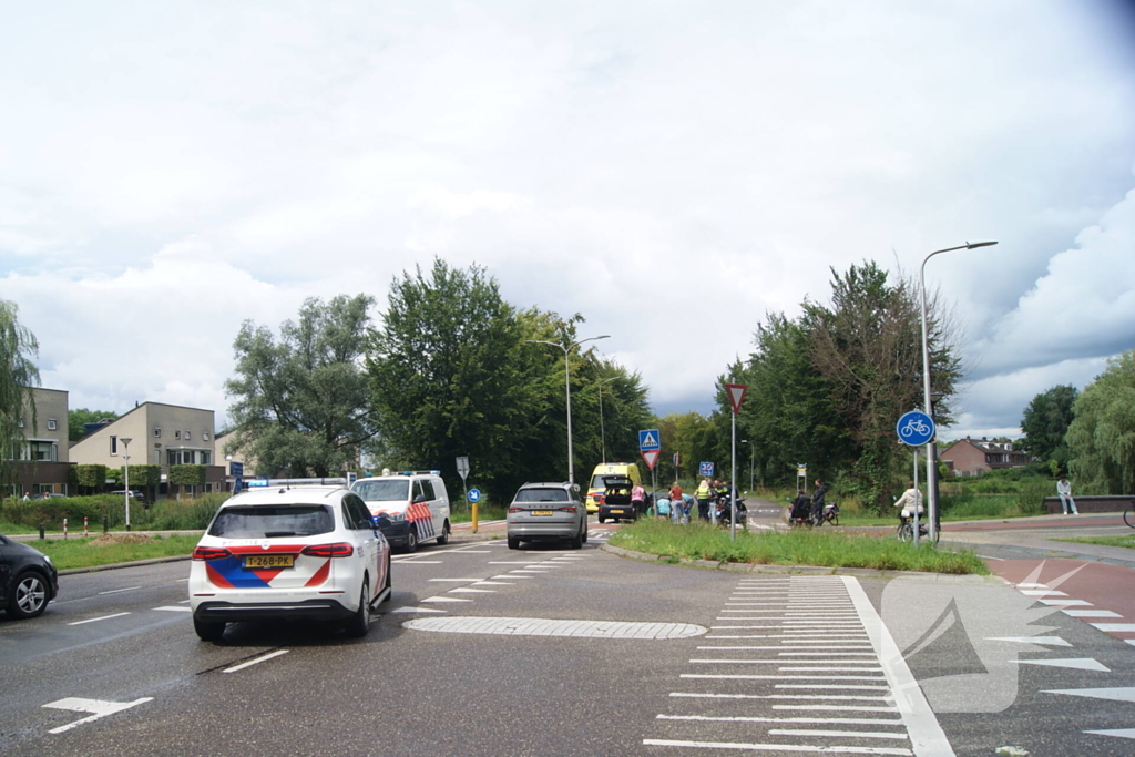 Fietser geschept door automobilist op oversteekplaats