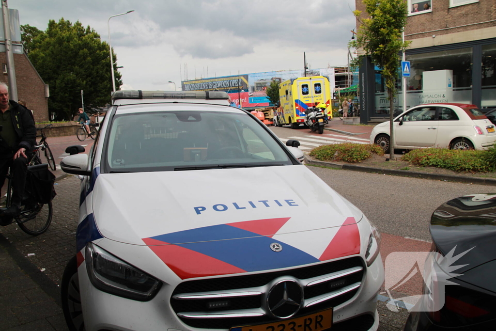 Twee voertuigen botsen op elkaar