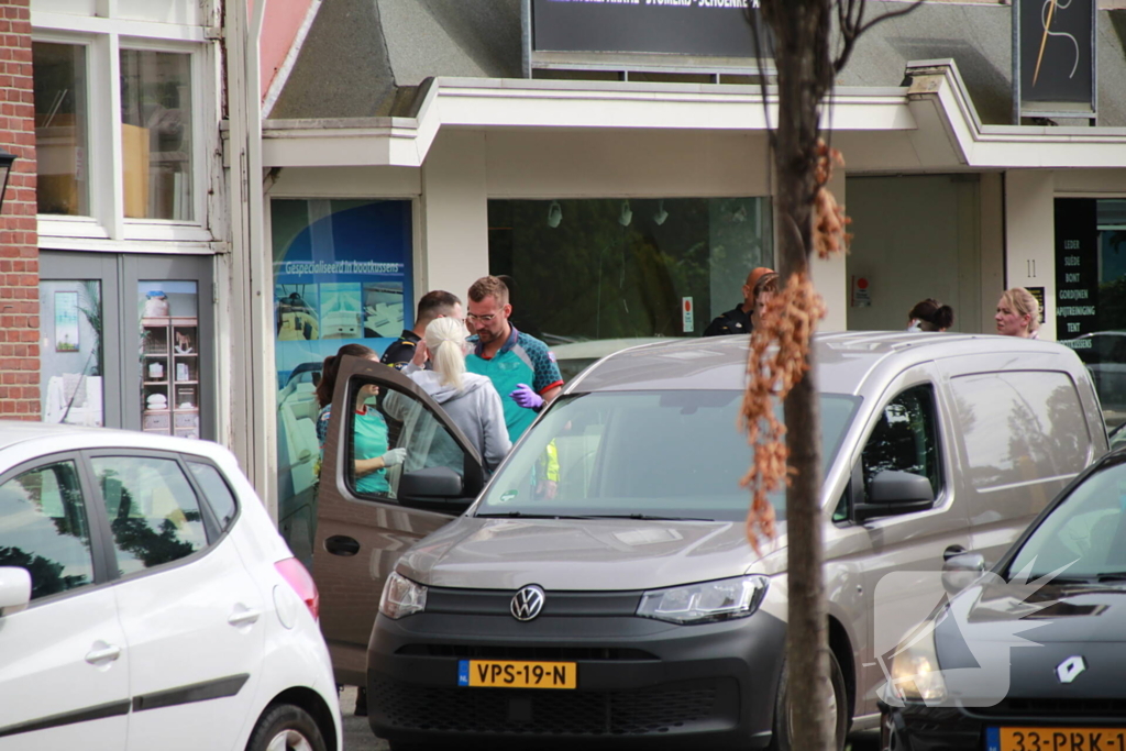 Twee voertuigen botsen op elkaar