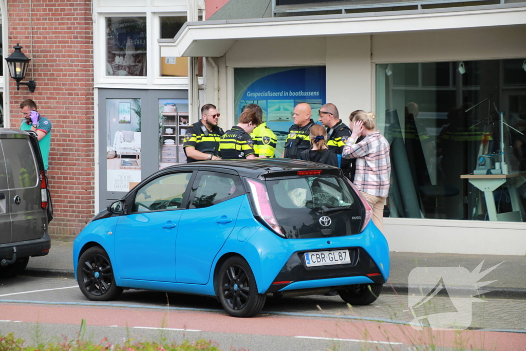 Twee voertuigen botsen op elkaar