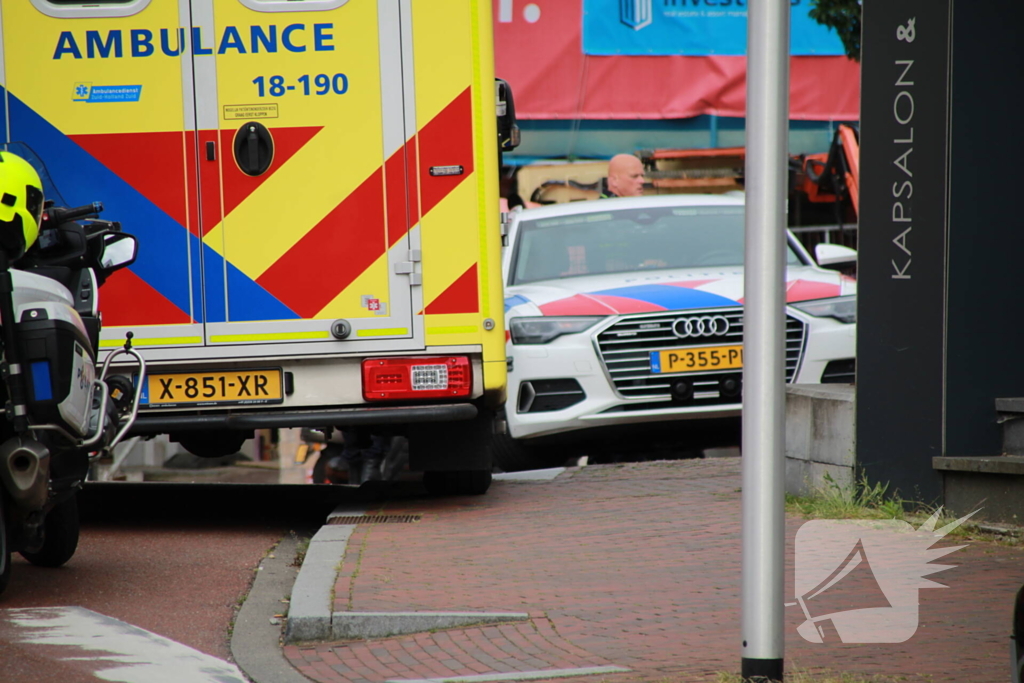 Twee voertuigen botsen op elkaar