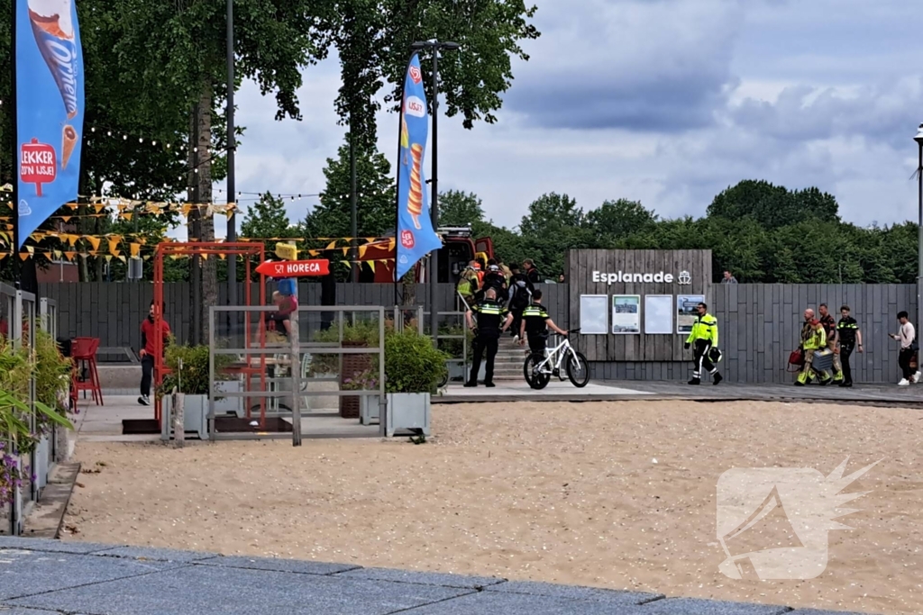 Brandweer brengt drenkeling naar ziekenhuis
