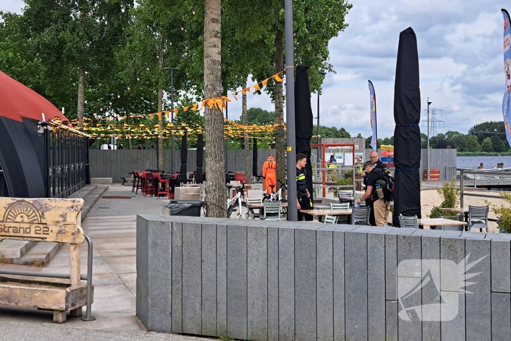 Brandweer brengt drenkeling naar ziekenhuis