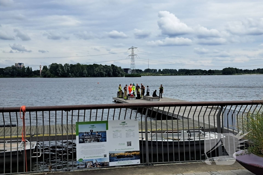 Brandweer brengt drenkeling naar ziekenhuis