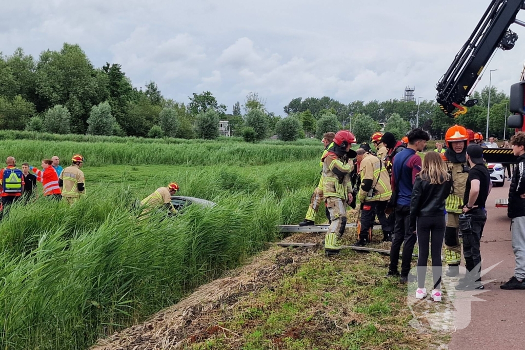 Hardloopster ternauwernood ontsnapt aan crashende auto