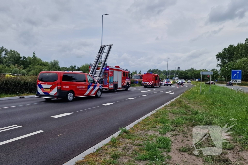 Hardloopster ternauwernood ontsnapt aan crashende auto