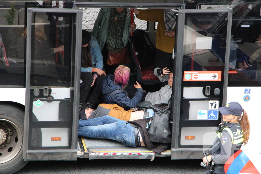 XR demonstreert tegen nieuw kabinet en blokkeert de A12