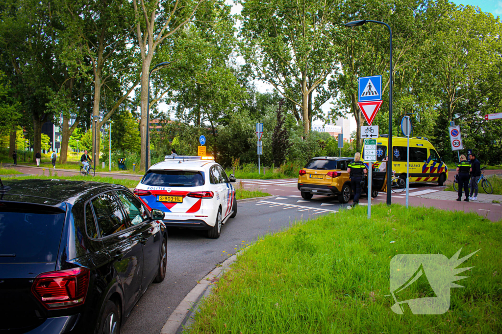 Fietser aangereden op rontonde