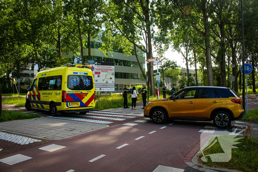 Fietser aangereden op rontonde