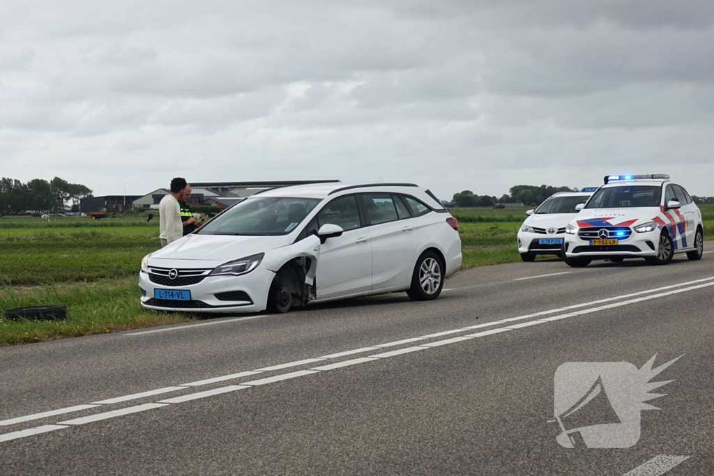 Taxi verliest voorband bij ongeval