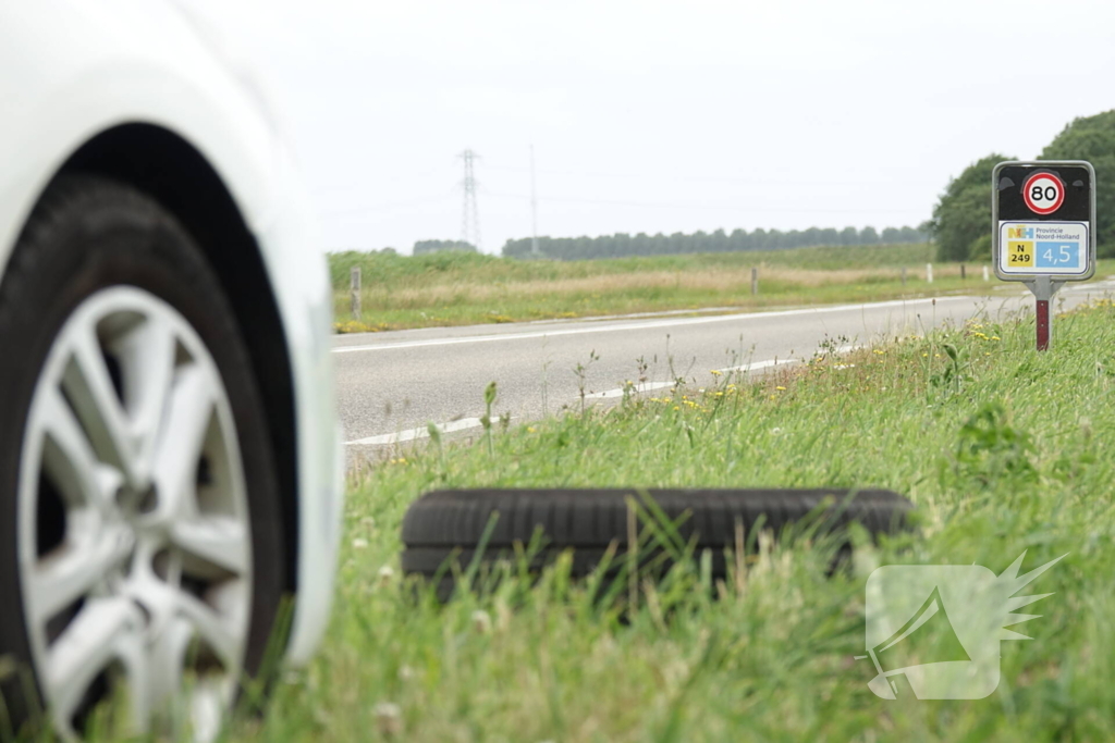 Taxi verliest voorband bij ongeval