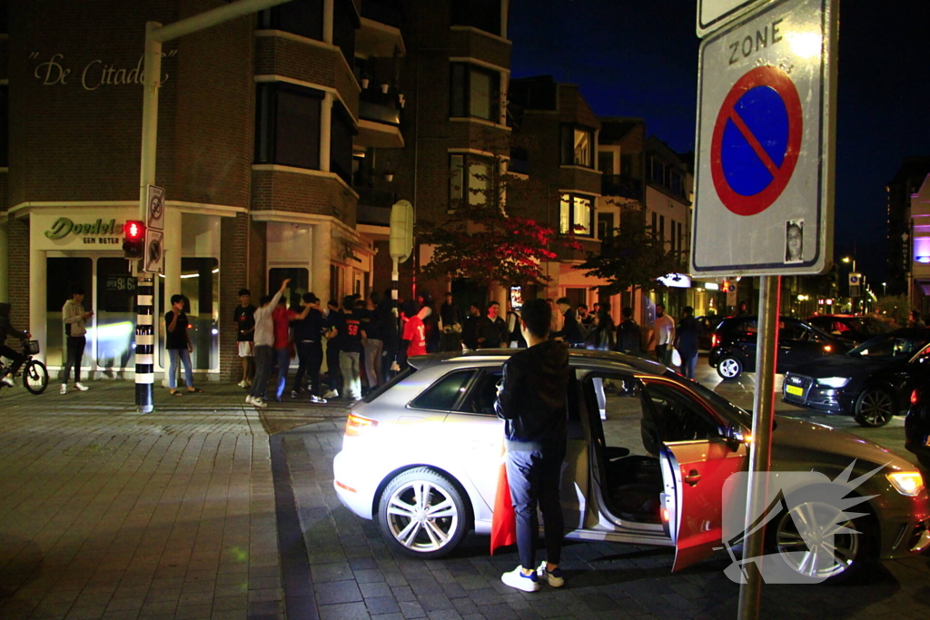 Toeterende automobilisten na winst Turkije