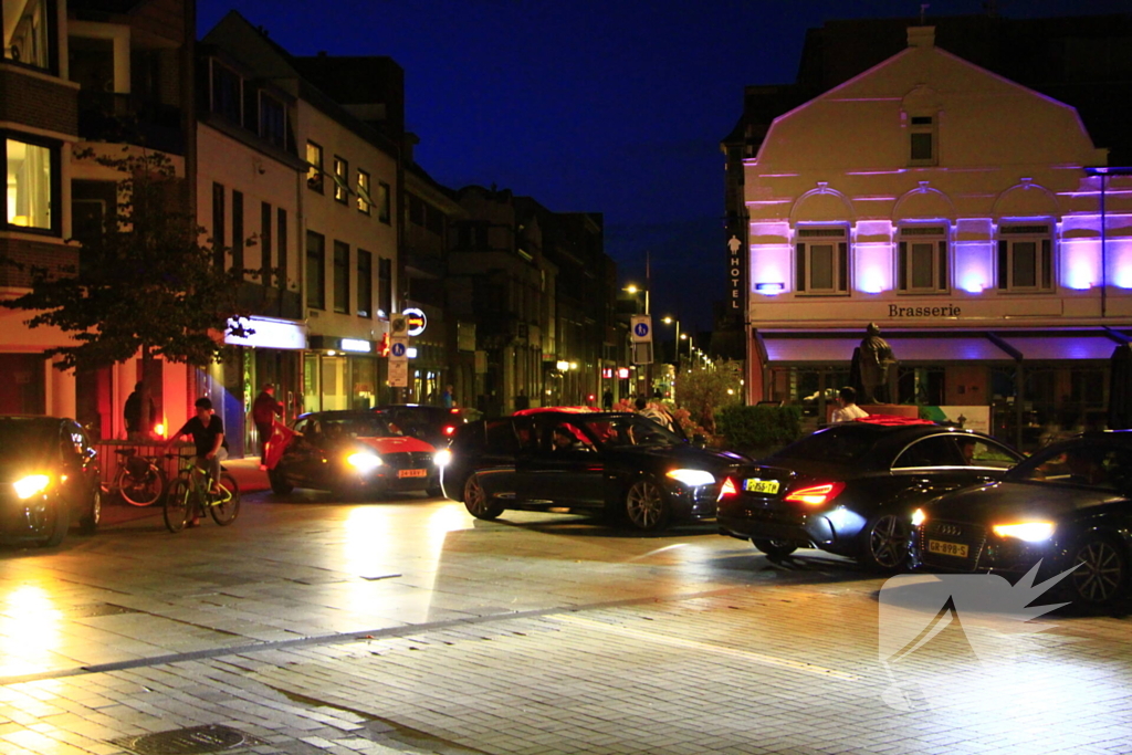 Toeterende automobilisten na winst Turkije