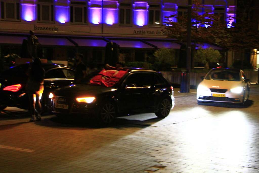 Toeterende automobilisten na winst Turkije