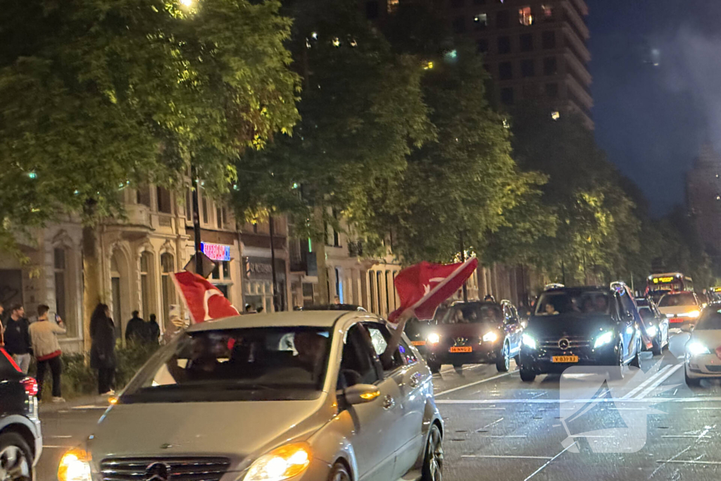 Kruising bezet door Turken na EK-winst