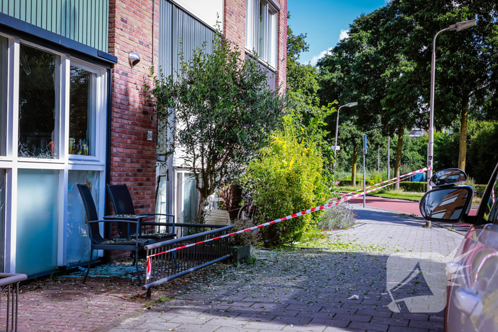 Ontploffing bij woning, politie doet onderzoek