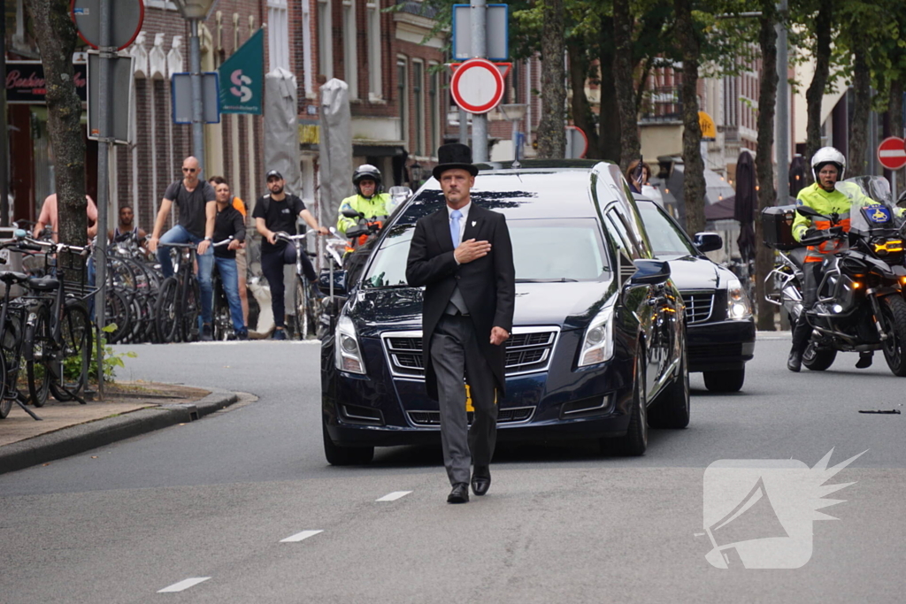 Ereronde overleden journalist Jacques d'Ancona