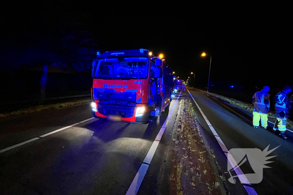 Voertuig met bestuurder en hond raken te water