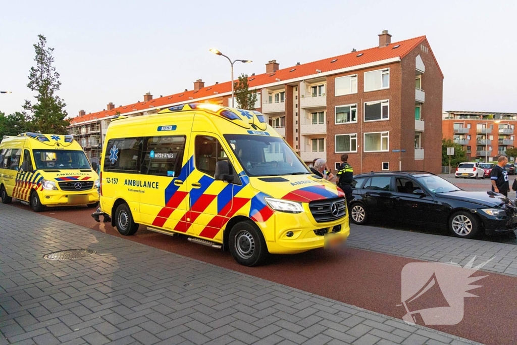 Gewonde en voertuigen zwaar beschadigd na aanrijding