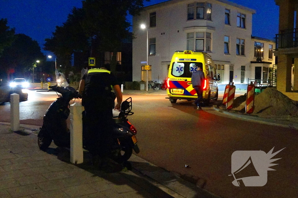Scooterrijdster naar het ziekenhuis na botsing met auto